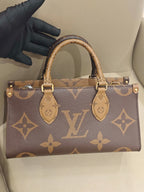 Louis Vuitton Onthego 25 x 13 x 10 M46653