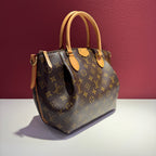 Louis Vuitton Crossbody 31.0x 21.0x 13.0 cm M48813