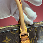 Louis Vuitton Crossbody 31.0x 21.0x 13.0 cm M48813
