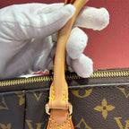 Louis Vuitton Crossbody 31.0x 21.0x 13.0 cm M48813