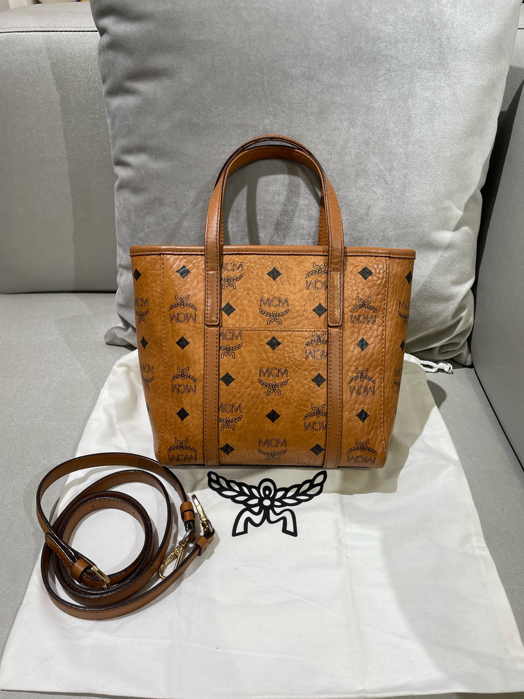 MCM Aren Visetos Zippered Shopping Bag Crossbody MWPAATN04CO001