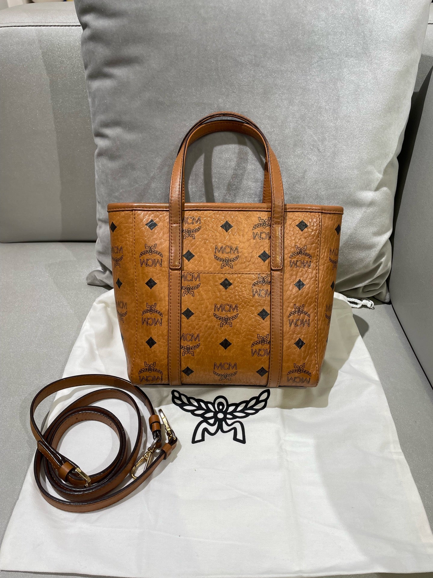 MCM Aren Visetos Zippered Shopping Bag Crossbody MWPAATN04CO001