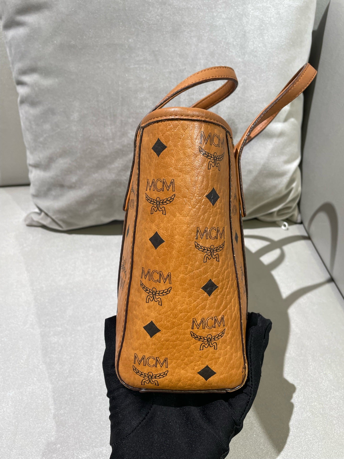 MCM Aren Visetos Zippered Shopping Bag Crossbody MWPAATN04CO001