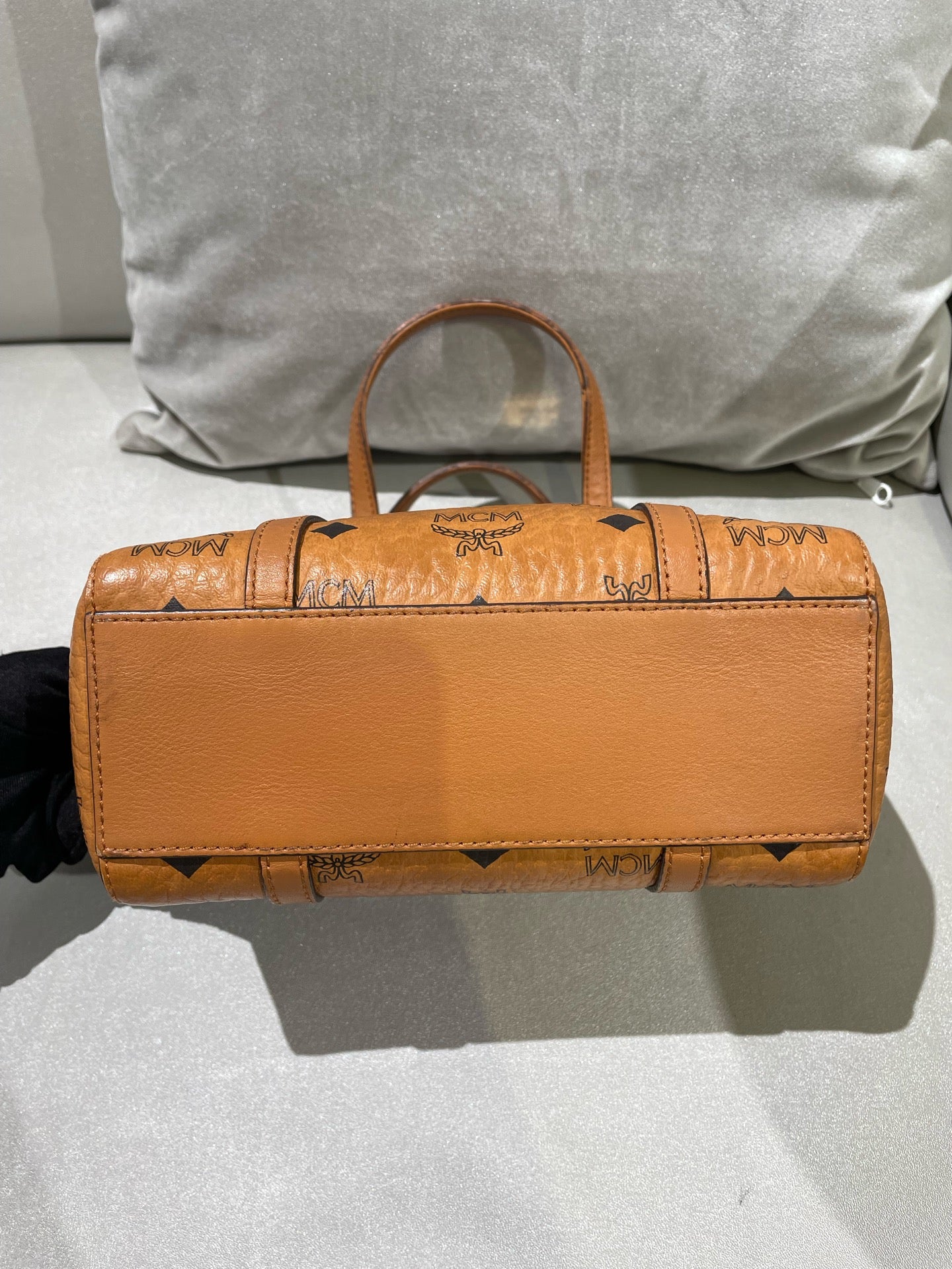 MCM Aren Visetos Zippered Shopping Bag Crossbody MWPAATN04CO001