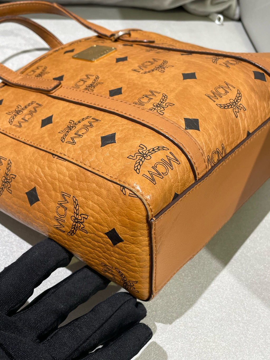 MCM Aren Visetos Zippered Shopping Bag Crossbody MWPAATN04CO001