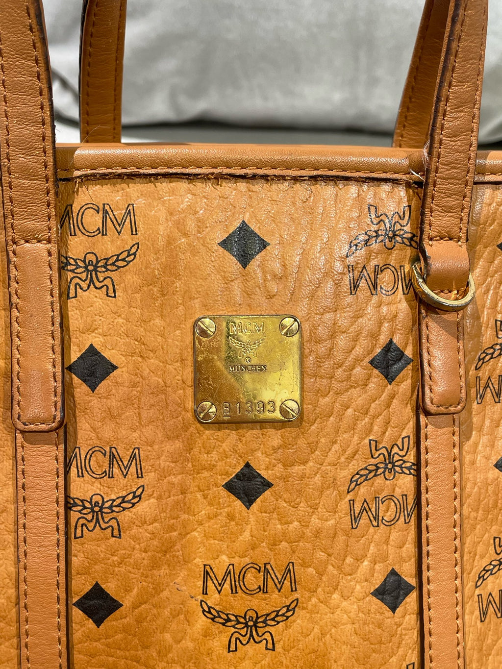 MCM Aren Visetos Zippered Shopping Bag Crossbody MWPAATN04CO001