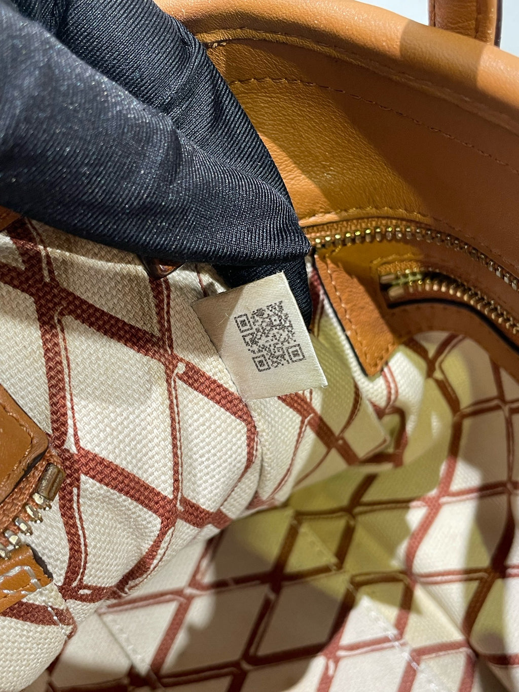 MCM Aren Visetos Zippered Shopping Bag Crossbody MWPAATN04CO001