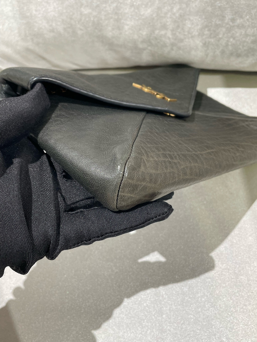 Saint laurent LE CASSANDRE pebble-grain sheepskin chain clutch bag Black Shoulder Bag 853610AACYT1000