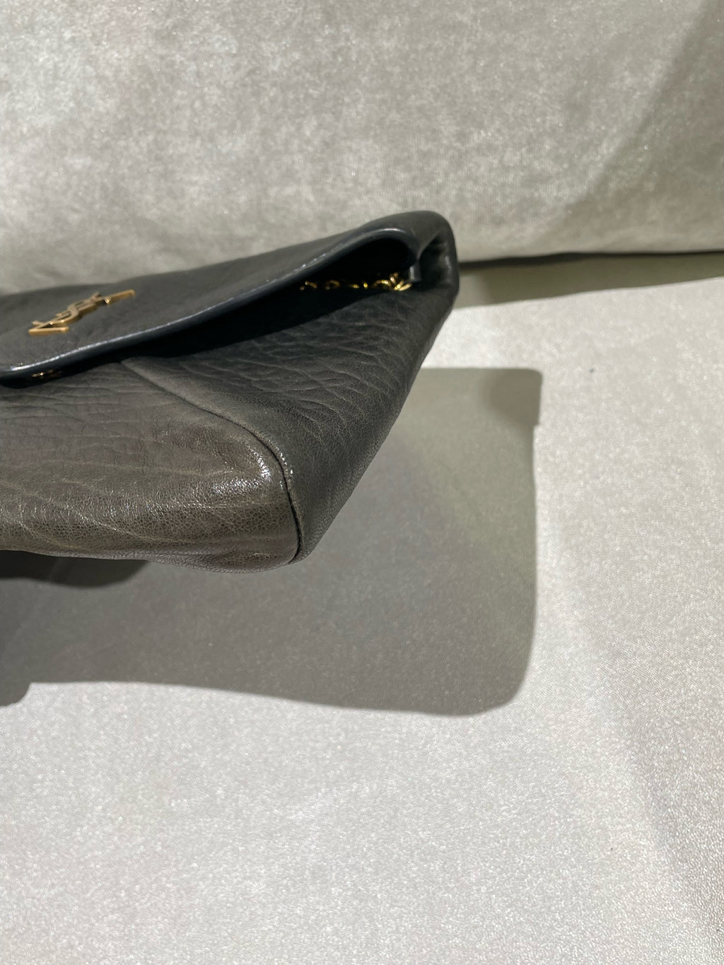 Saint laurent LE CASSANDRE pebble-grain sheepskin chain clutch bag Black Shoulder Bag 853610AACYT1000