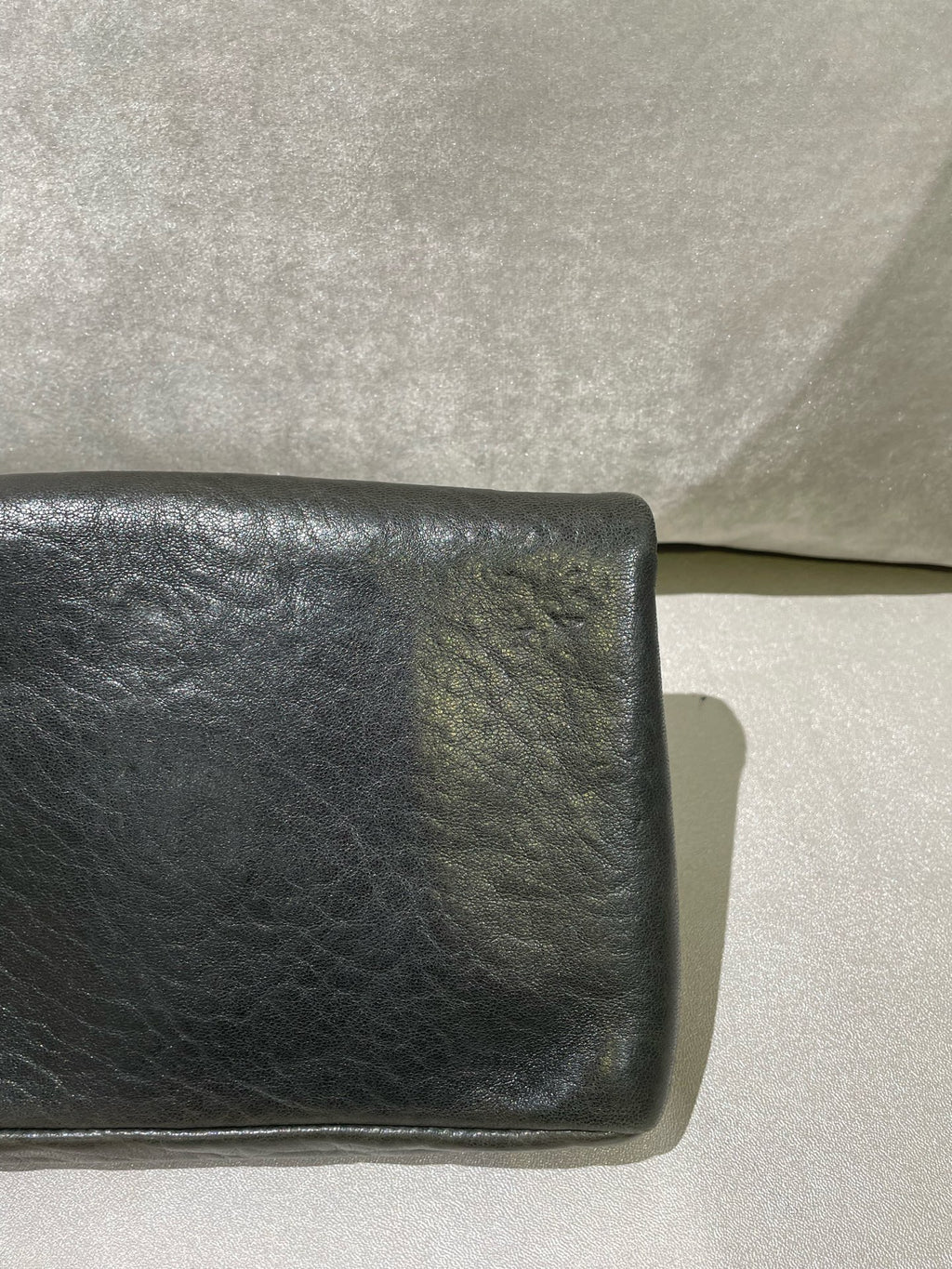 Saint laurent LE CASSANDRE pebble-grain sheepskin chain clutch bag Black Shoulder Bag 853610AACYT1000