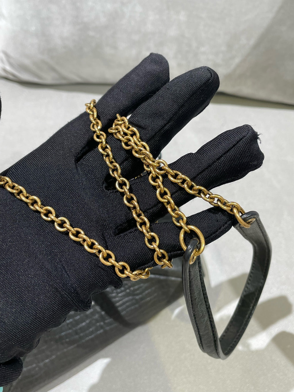 Saint laurent LE CASSANDRE pebble-grain sheepskin chain clutch bag Black Shoulder Bag 853610AACYT1000