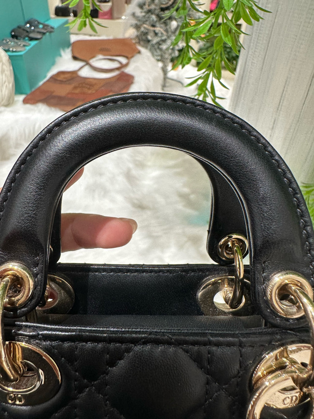 Dior Dimensions: 12 x 10.2 x 5 cm (length x height x width); shoulder strap length: 90–105 cm; length from the top of the shoulder strap to the top of the bag: 45–51 cm. S0856ONGE_M900