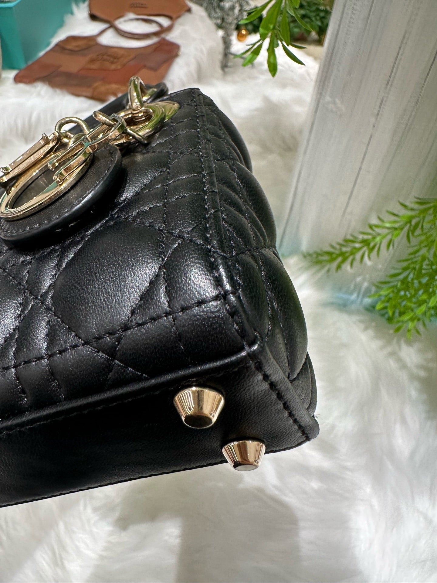 Dior Dimensions: 12 x 10.2 x 5 cm (length x height x width); shoulder strap length: 90–105 cm; length from the top of the shoulder strap to the top of the bag: 45–51 cm. S0856ONGE_M900