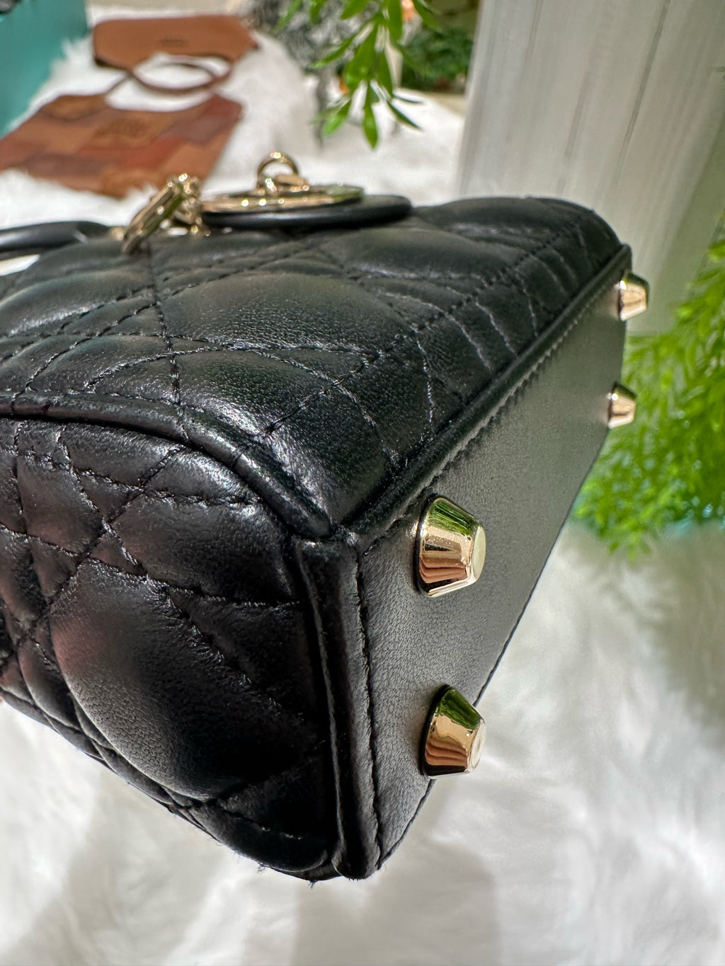 Dior Dimensions: 12 x 10.2 x 5 cm (length x height x width); shoulder strap length: 90–105 cm; length from the top of the shoulder strap to the top of the bag: 45–51 cm. S0856ONGE_M900