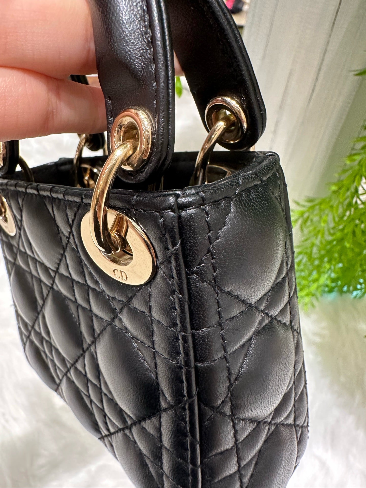 Dior Dimensions: 12 x 10.2 x 5 cm (length x height x width); shoulder strap length: 90–105 cm; length from the top of the shoulder strap to the top of the bag: 45–51 cm. S0856ONGE_M900