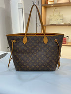 Louis Vuitton NEVERFULL medium-sized handbag Red M46975