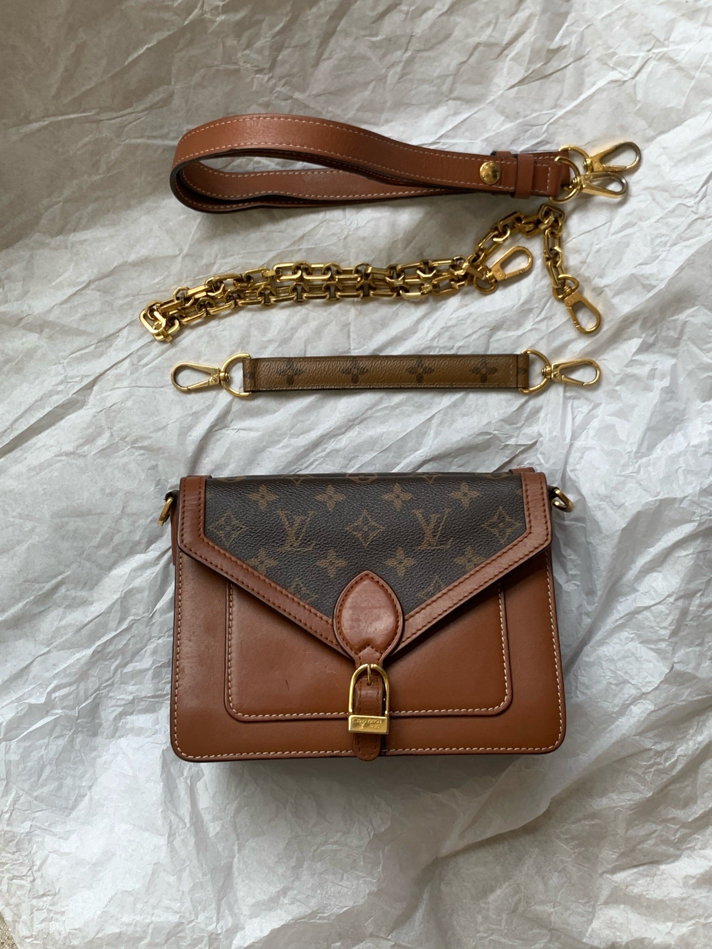 Louis Vuitton Messenger Bag