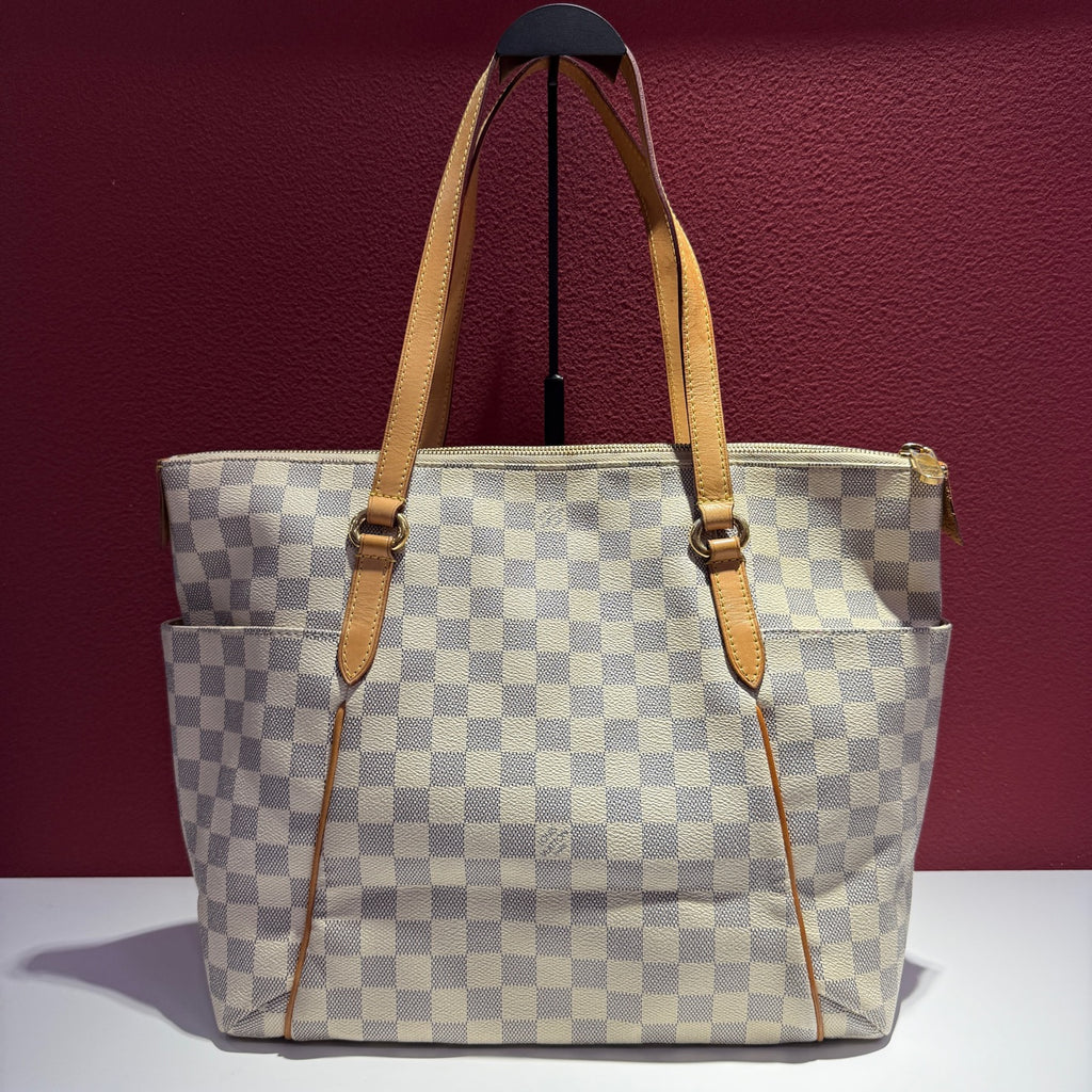 Louis Vuitton White Shoulder Bag Length 33 x Width 13 x Height 30 cm N41279