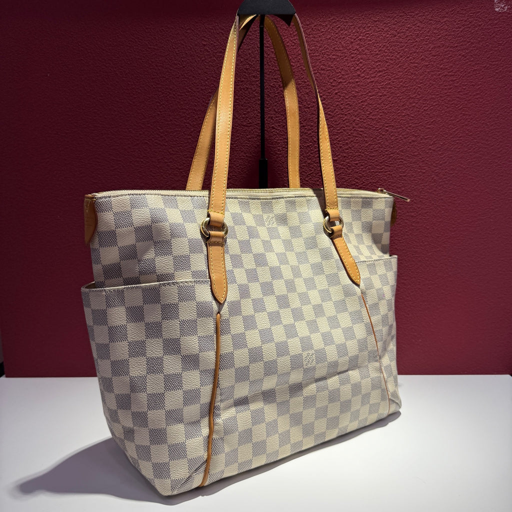 Louis Vuitton White Shoulder Bag Length 33 x Width 13 x Height 30 cm N41279