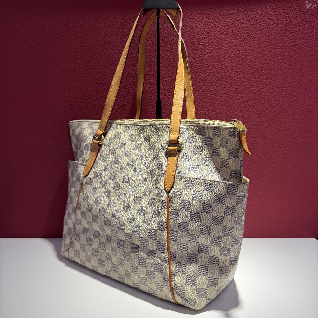 Louis Vuitton White Shoulder Bag Length 33 x Width 13 x Height 30 cm N41279