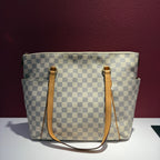 Louis Vuitton White Shoulder Bag Length 33 x Width 13 x Height 30 cm N41279