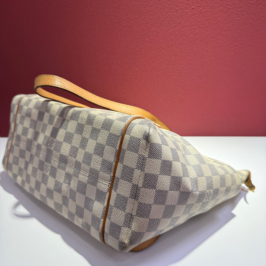 Louis Vuitton White Shoulder Bag Length 33 x Width 13 x Height 30 cm N41279