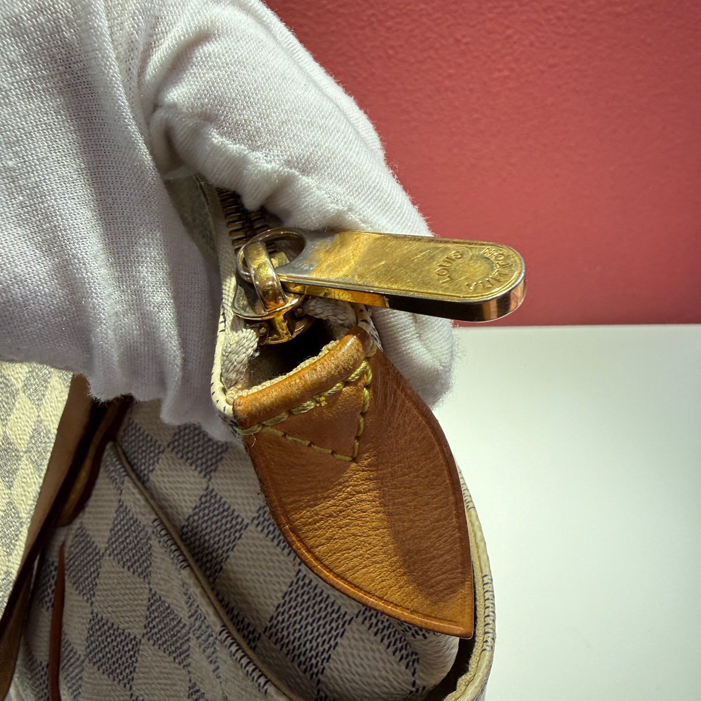 Louis Vuitton White Shoulder Bag Length 33 x Width 13 x Height 30 cm N41279