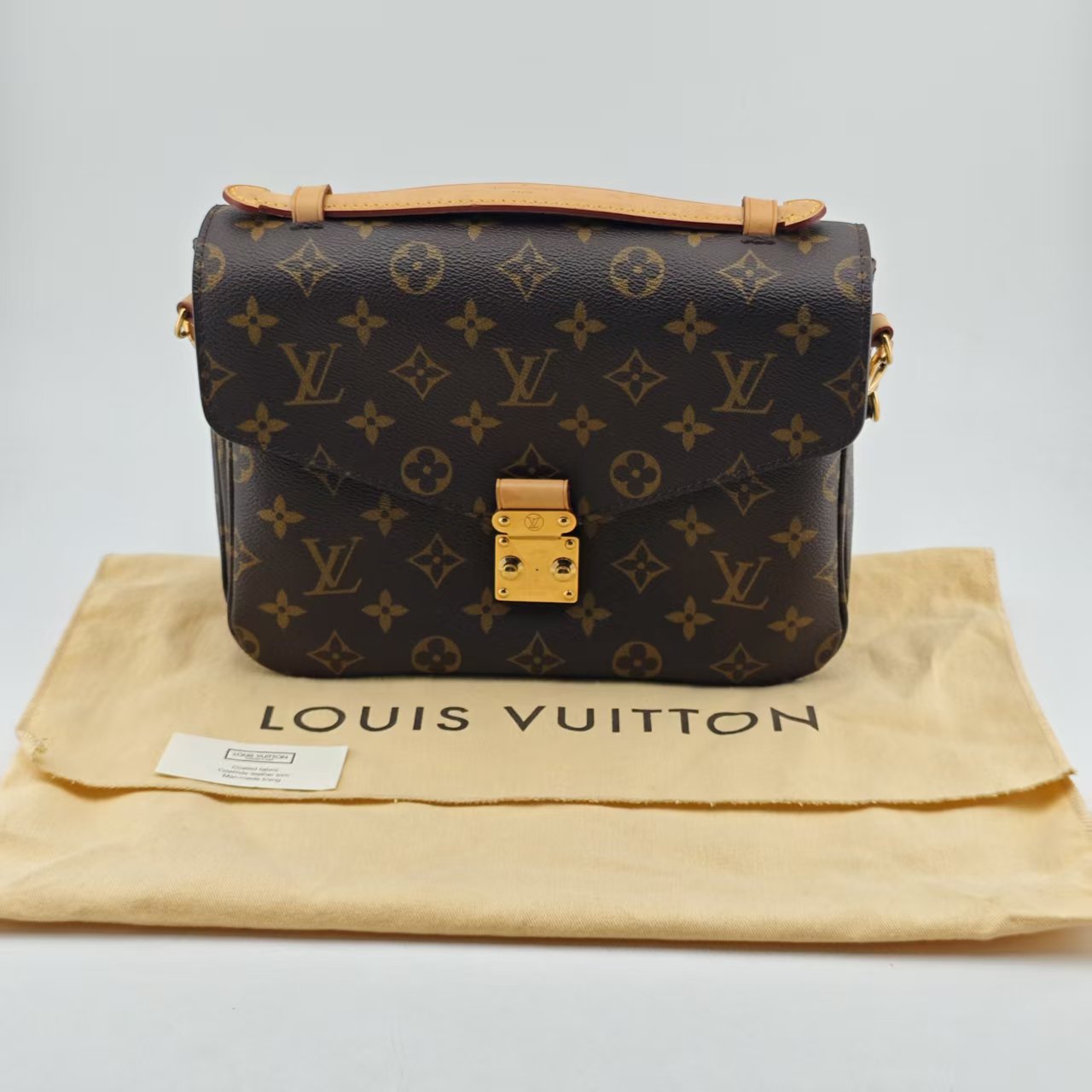 Louis Vuitton Messenger Bag