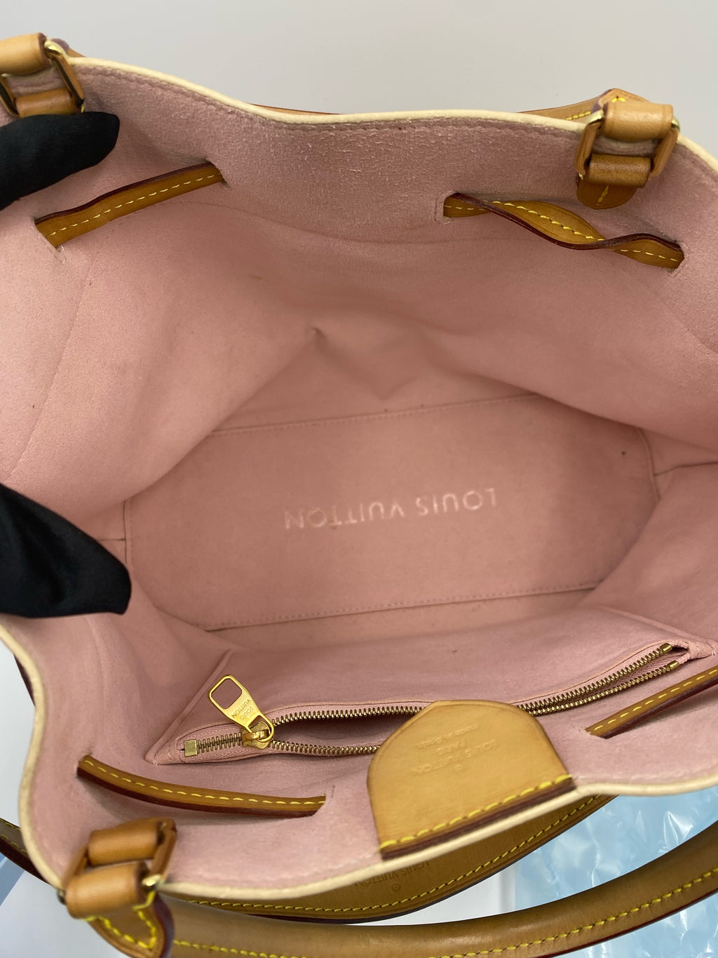 Louis Vuitton Pink Bucket & Drawstring Bag N41579