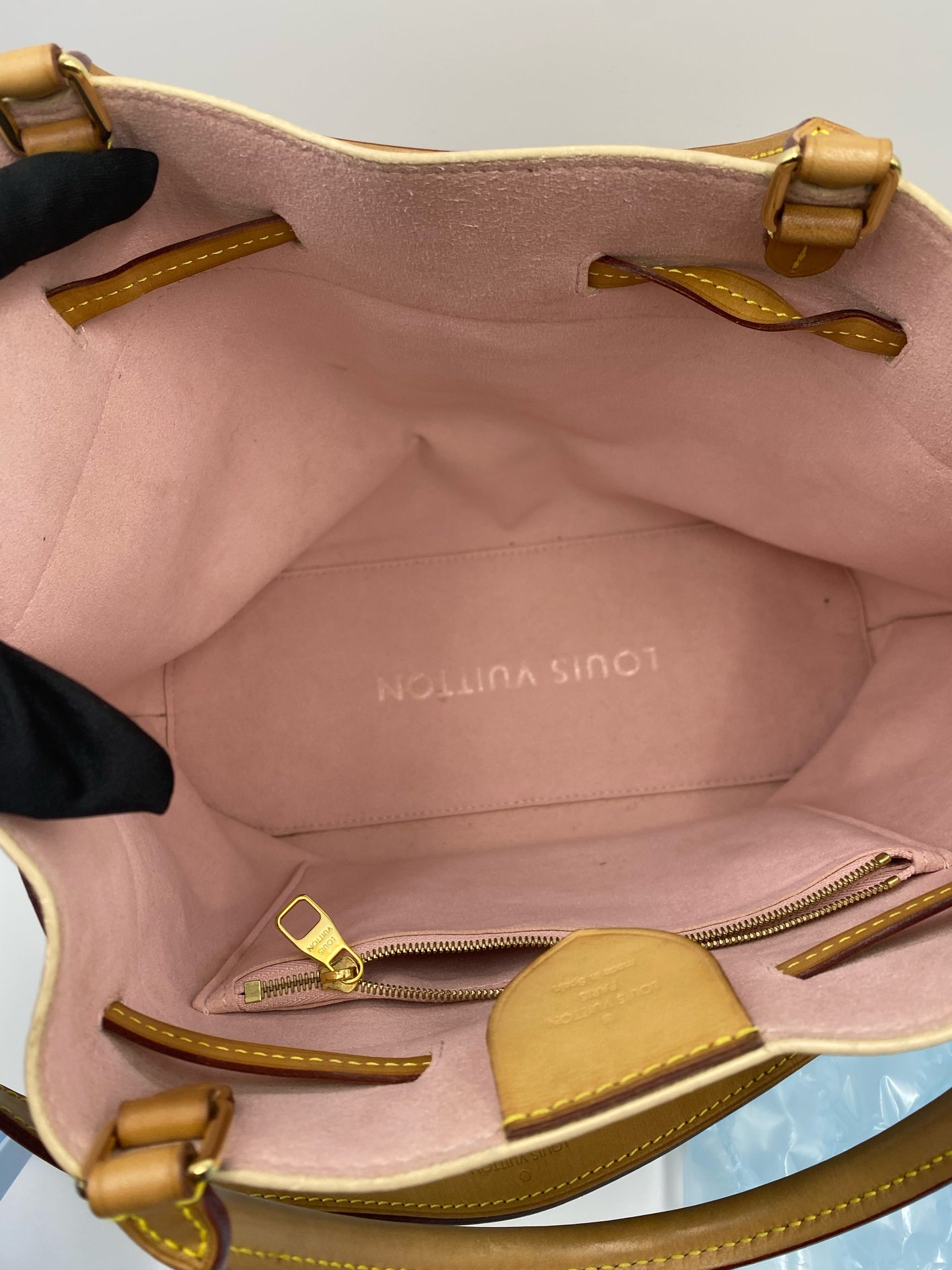 Louis Vuitton Pink Bucket & Drawstring Bag N41579