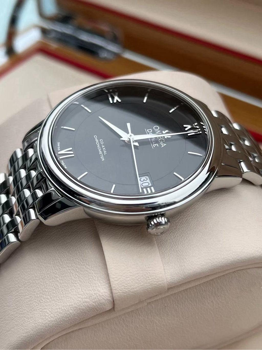 Omega Flying Disc Series Black Automatic (self-winding) watch 36.8 424.10.37.20.01.001