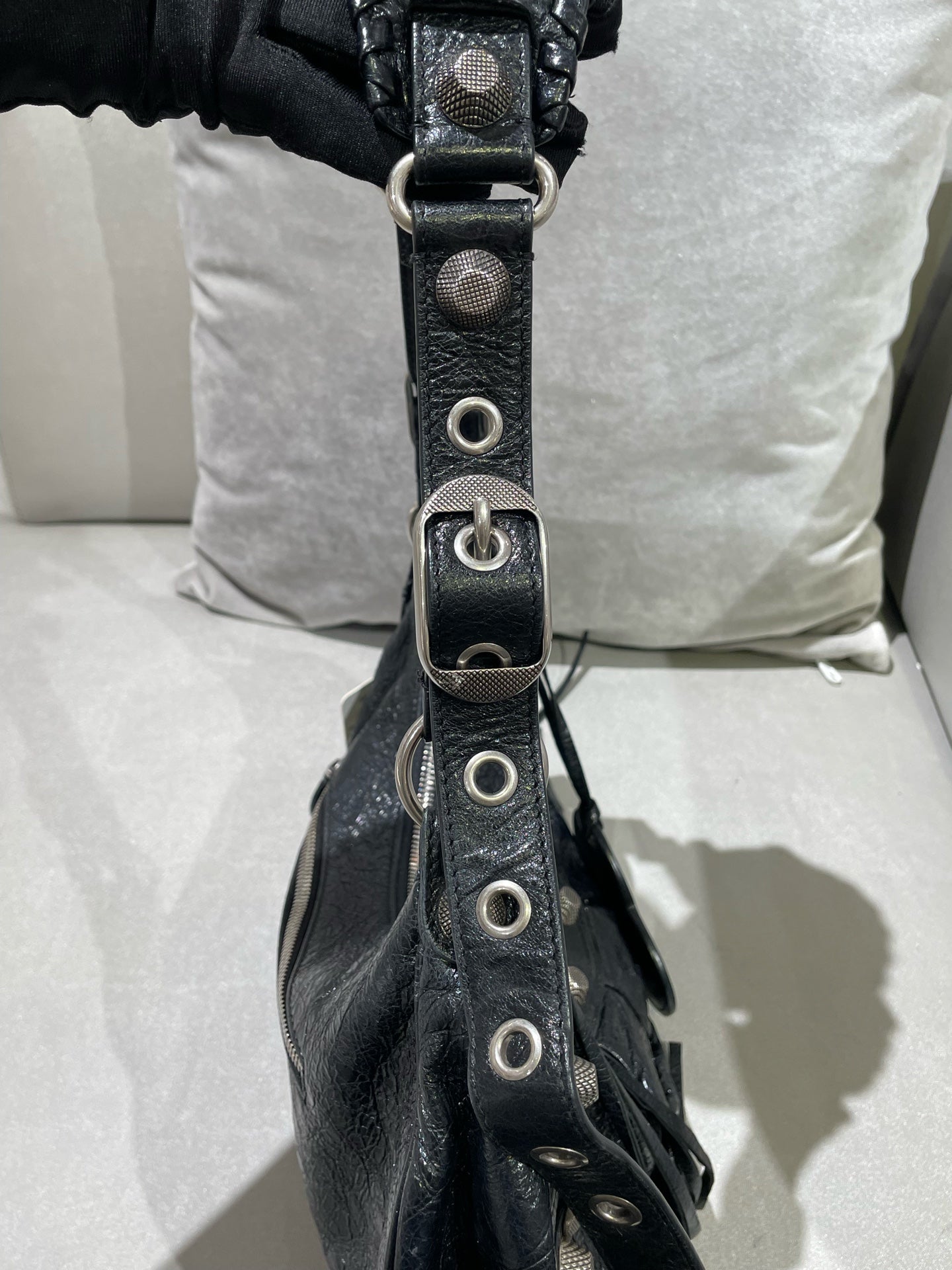 Balenciaga LE CAGOLE Black Shoulder Bag 6713071VG9Y1000