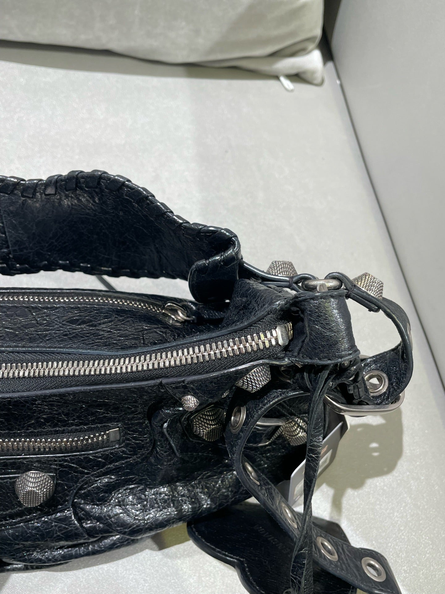 Balenciaga LE CAGOLE Black Shoulder Bag 6713071VG9Y1000