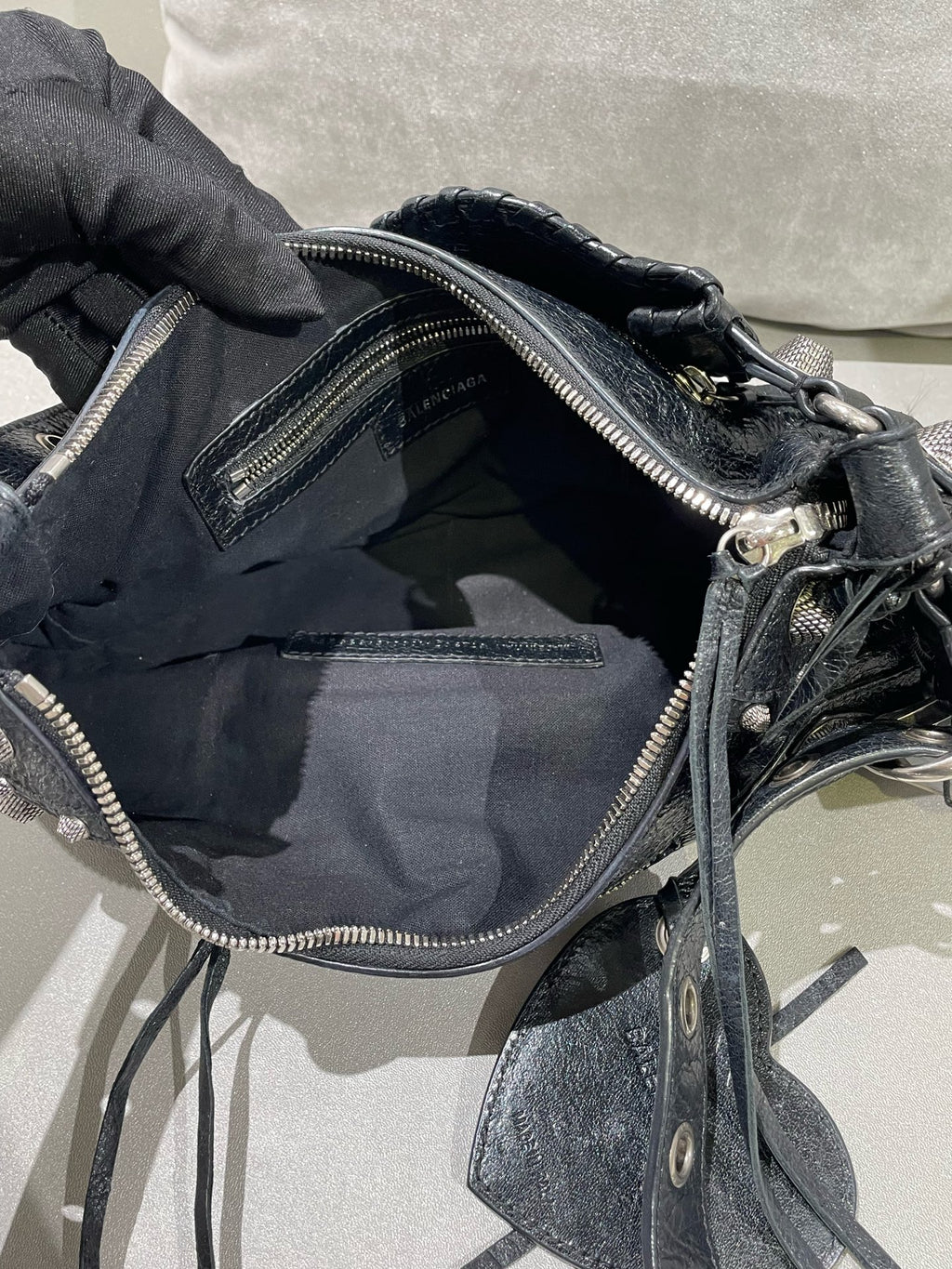 Balenciaga LE CAGOLE Black Shoulder Bag 6713071VG9Y1000