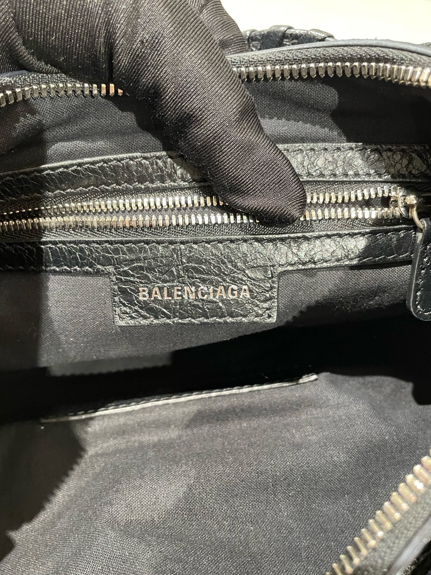 Balenciaga LE CAGOLE Black Shoulder Bag 6713071VG9Y1000