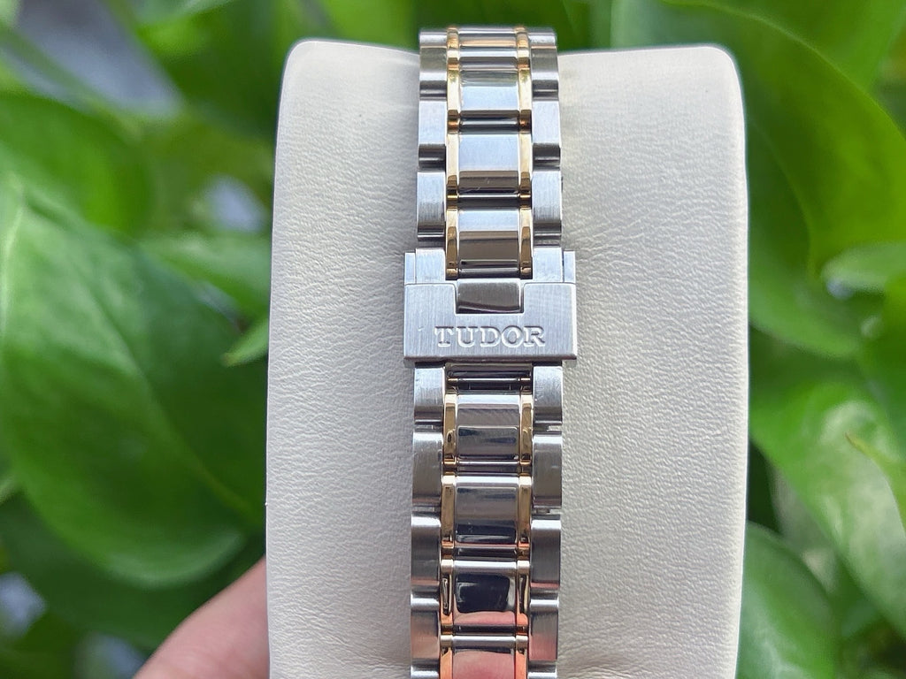 Tudor Fashion Series Gold Automatic (self-winding) watch 28 millimeters m12103-0001