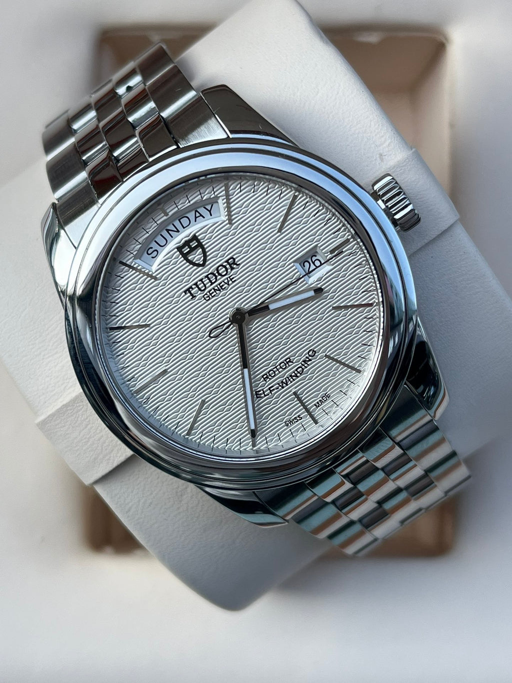 Tudor Junjue Sunday Calendar Model Silver Automatic (self-winding) watch 39 millimeters m56000-0003