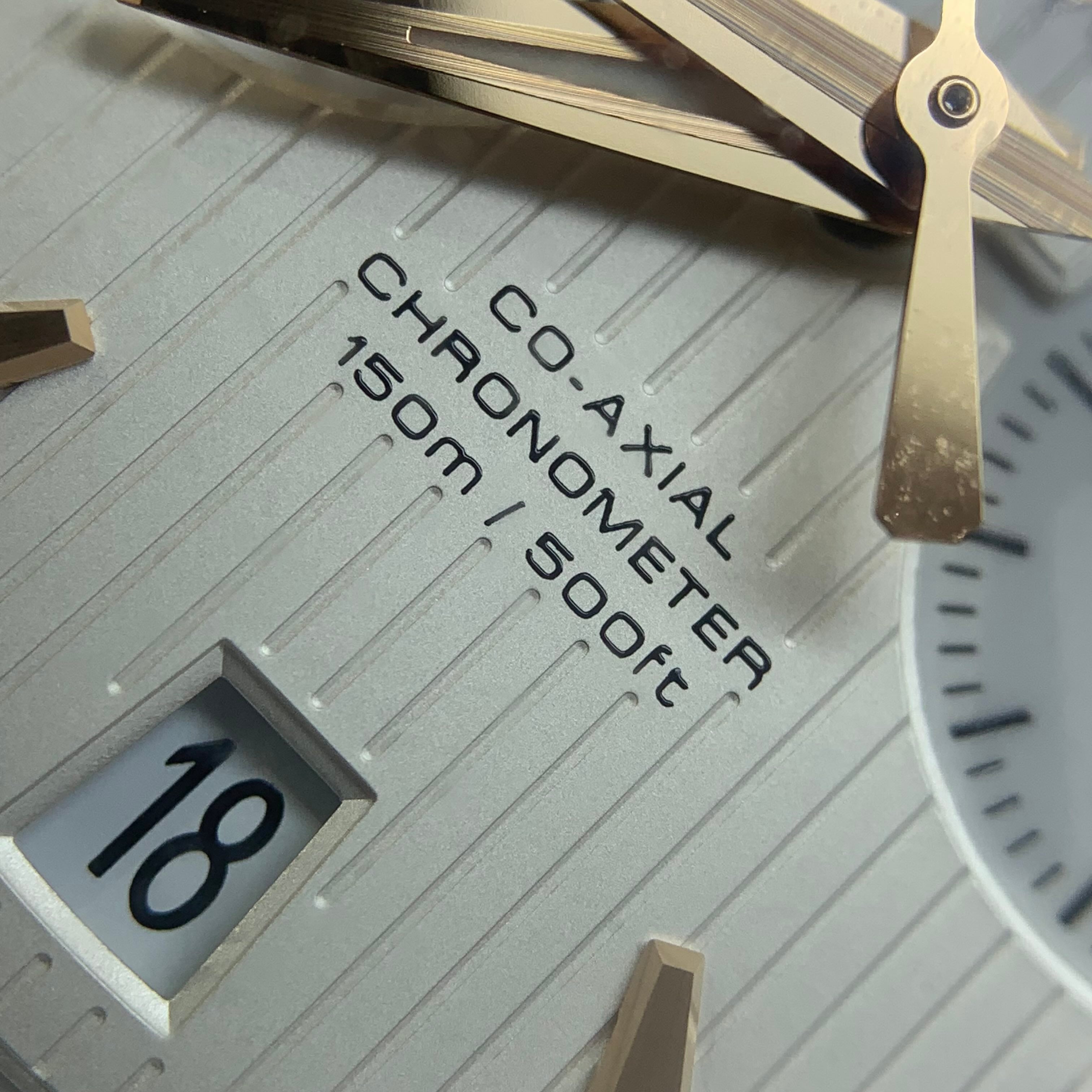 Omega Seahorse 43 millimeters 231.13.43.52.02.001