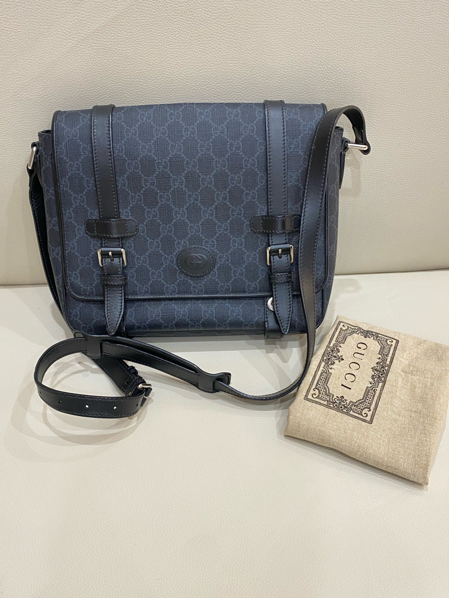 Gucci Messenger Bag 658542KGDHN1000