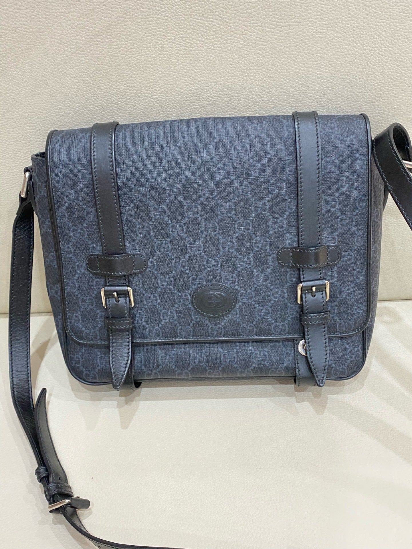 Gucci Messenger Bag 658542KGDHN1000