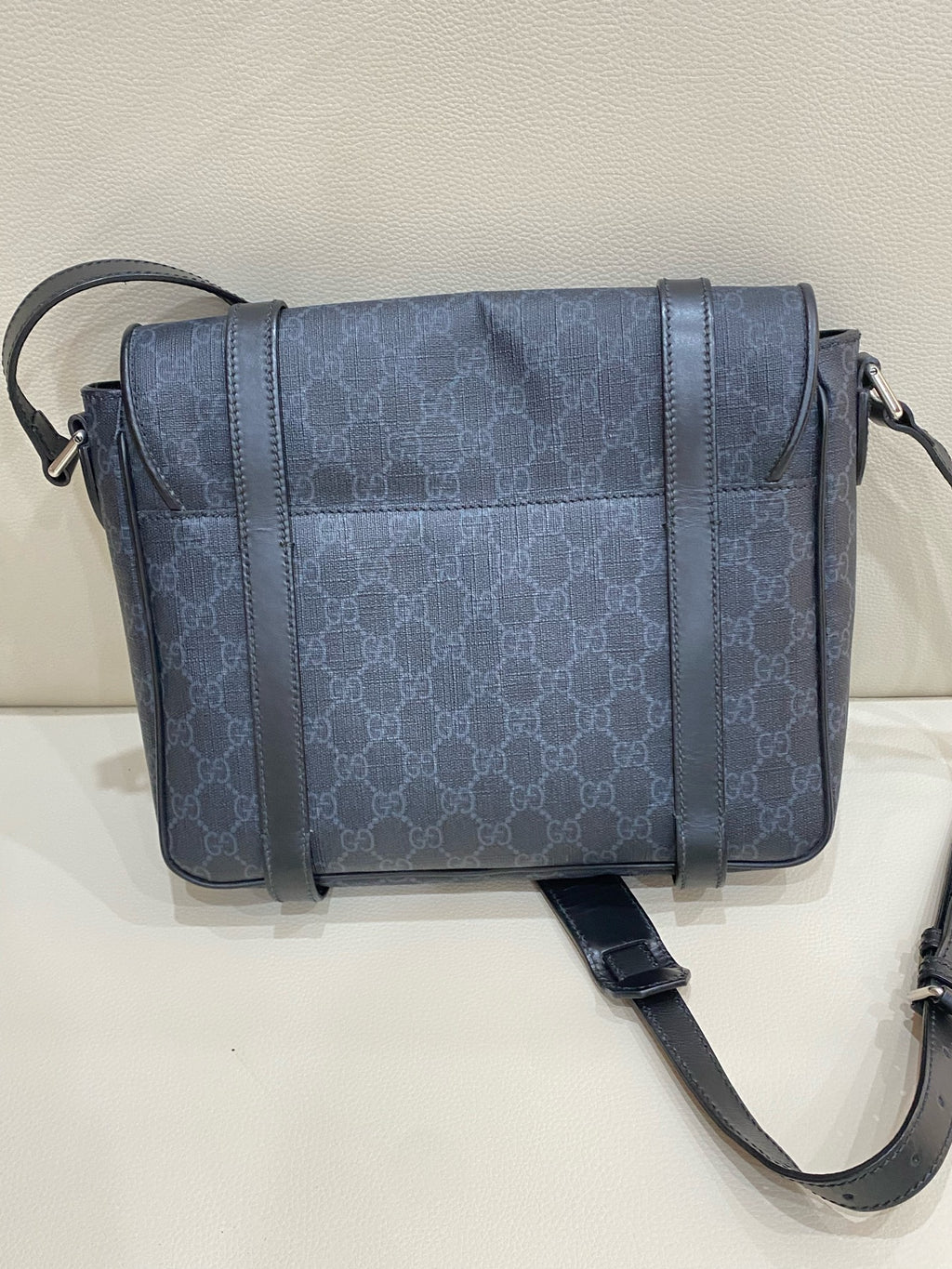 Gucci Messenger Bag 658542KGDHN1000