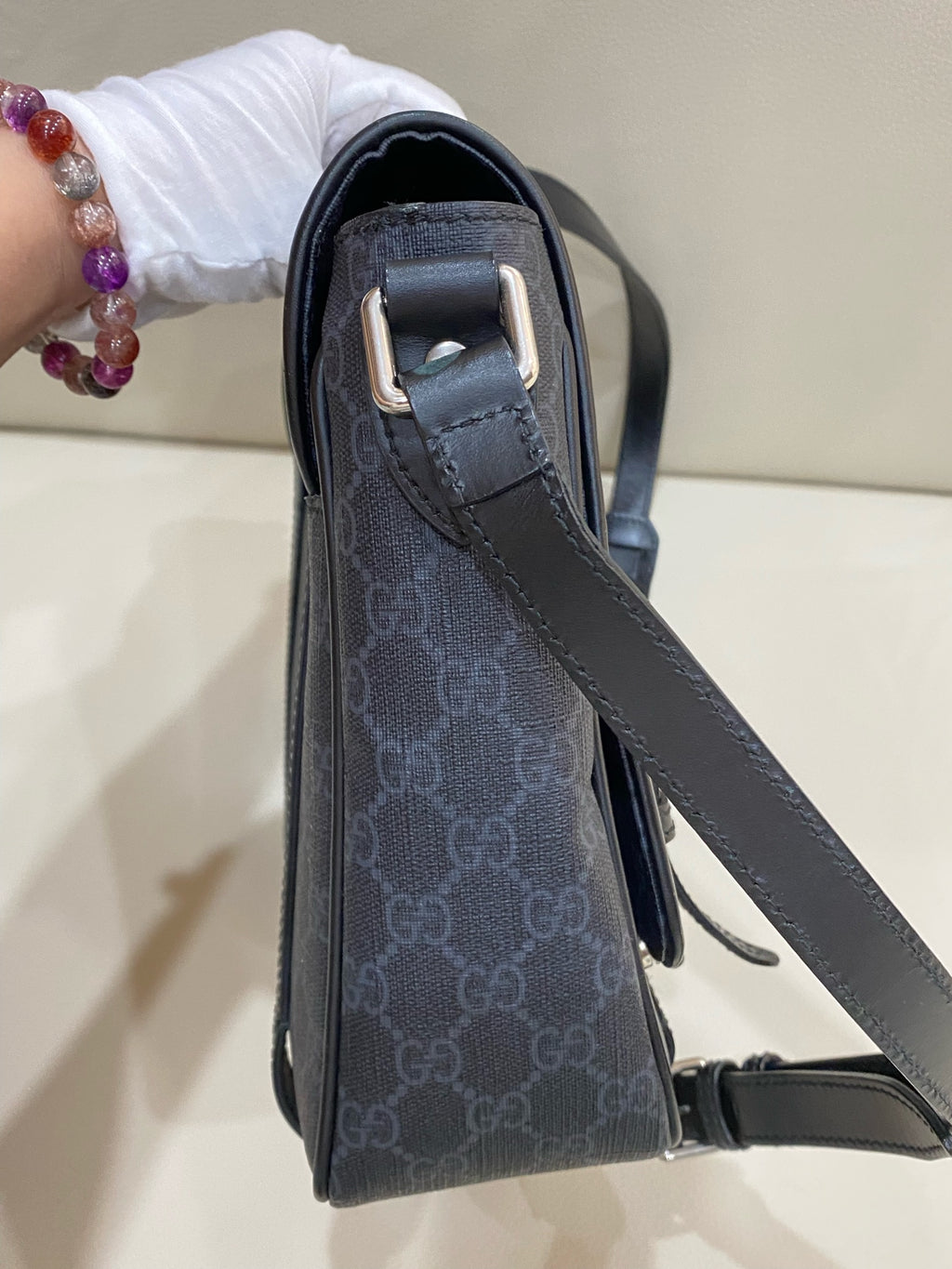 Gucci Messenger Bag 658542KGDHN1000