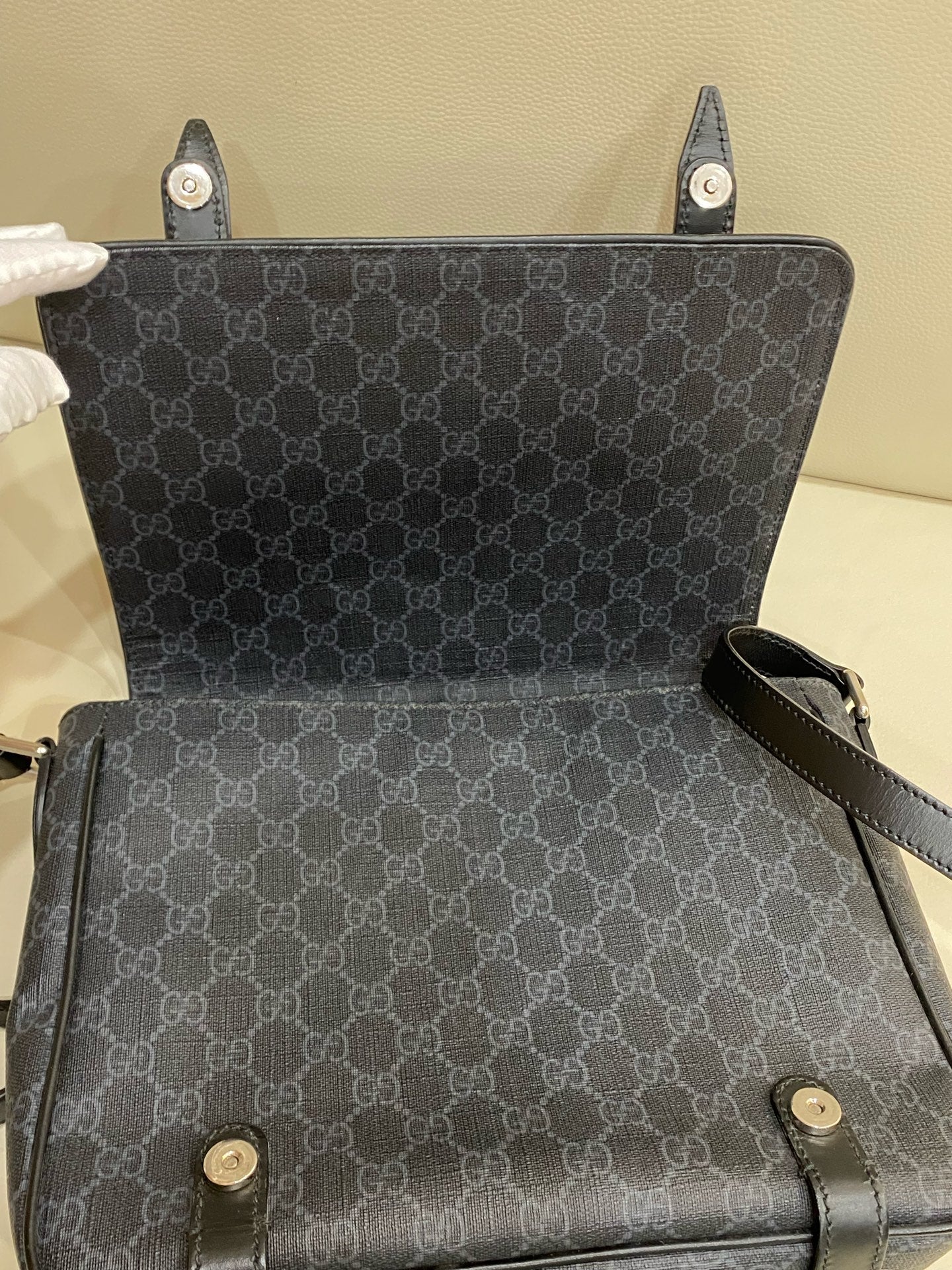 Gucci Messenger Bag 658542KGDHN1000