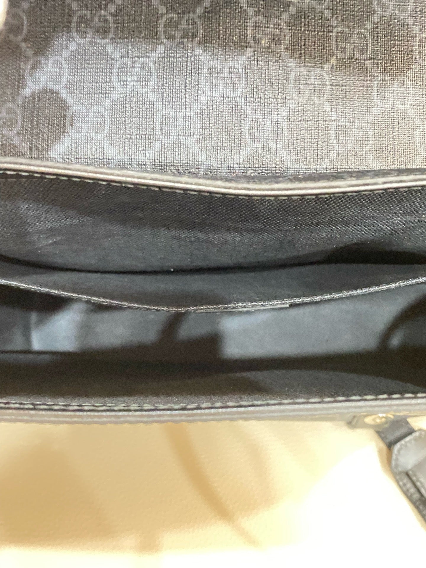 Gucci Messenger Bag 658542KGDHN1000
