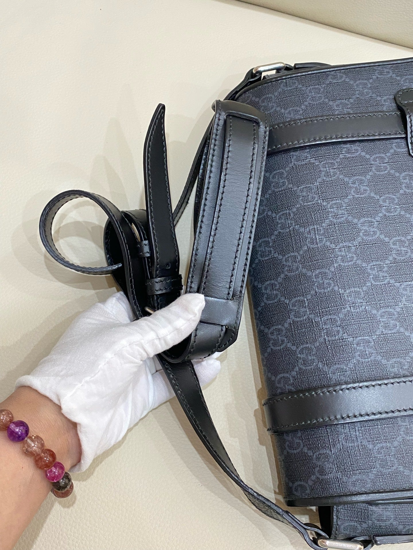 Gucci Messenger Bag 658542KGDHN1000