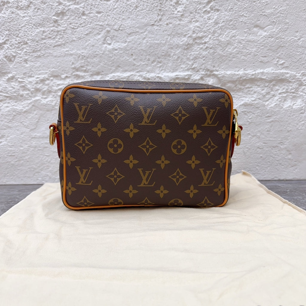 Louis Vuitton Messenger Bag