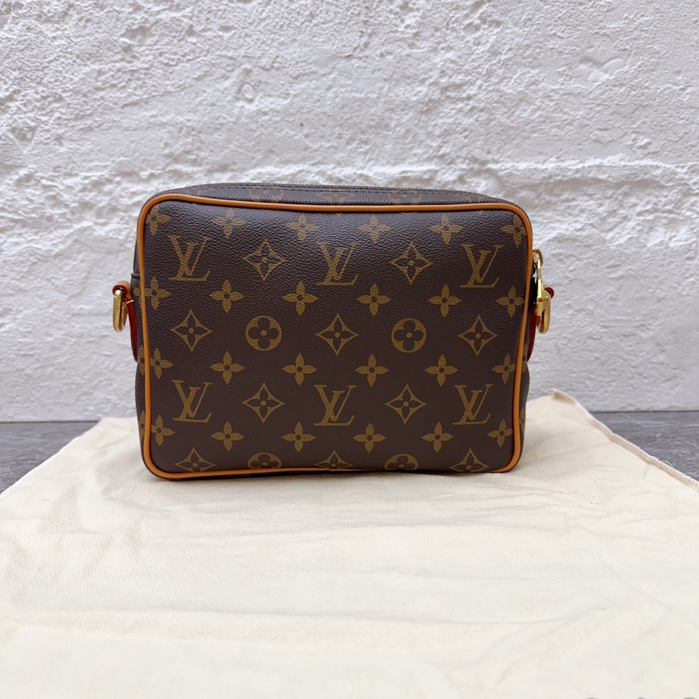 Louis Vuitton Messenger Bag