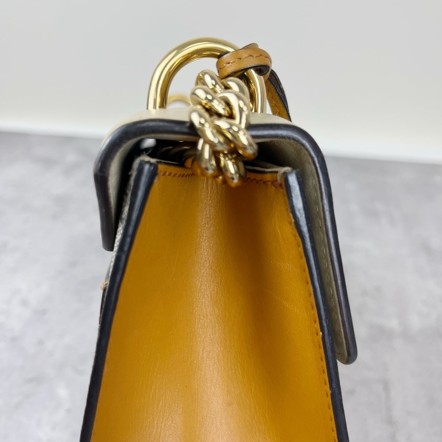 Gucci Yellow 409487KLQJG9763