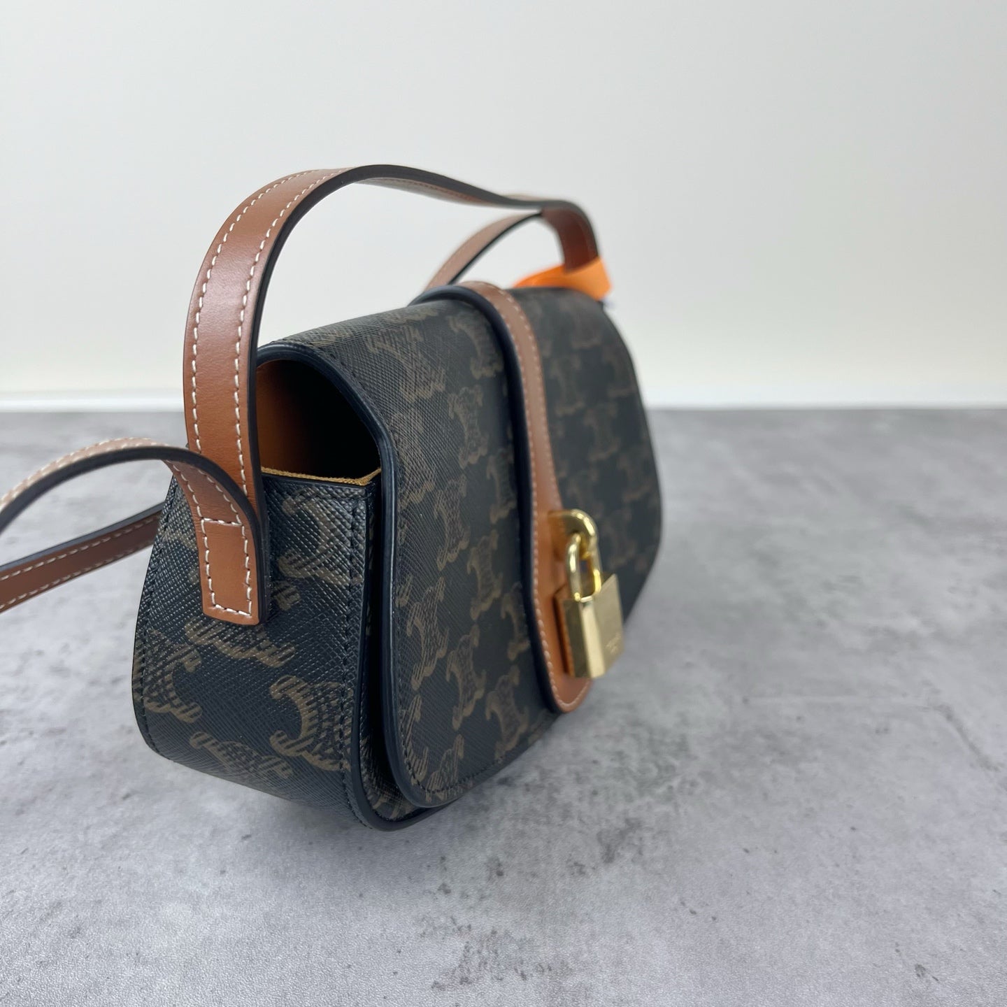 Celine CONF.10I592DQ2.04LU