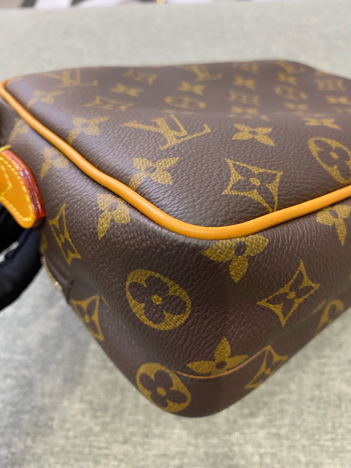Louis Vuitton Messenger Bag